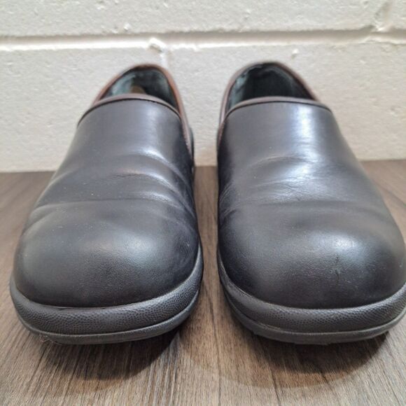 Dansko Clog. Black Leather Casual Slip Resistant Slip On Clogs Women's Size 9.5M - Picture 4 of 9